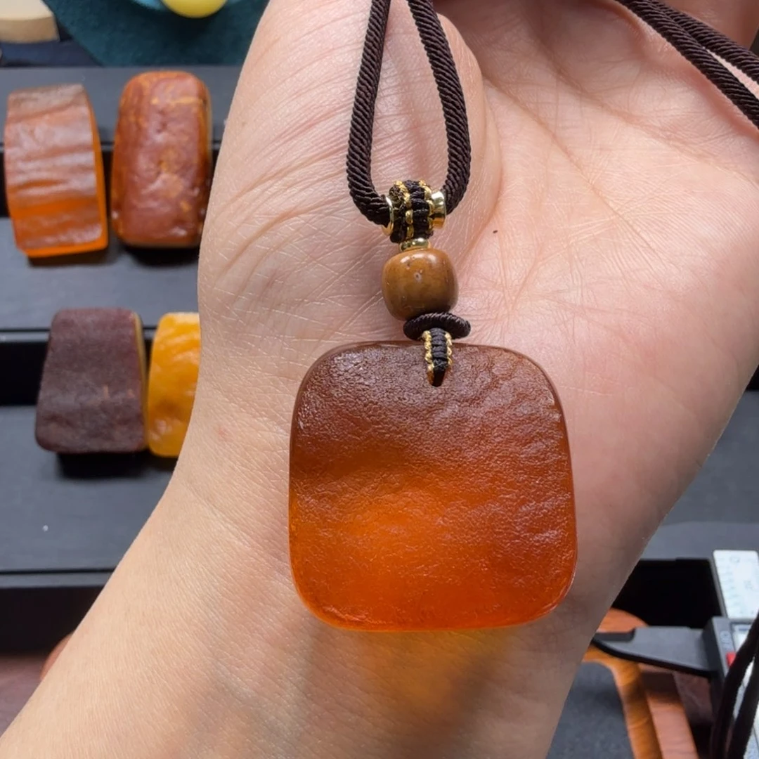 未镶嵌吊坠(赠链)琥珀