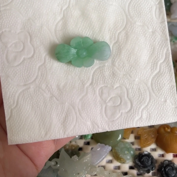 杨***艺定制翡翠未镶嵌翡翠