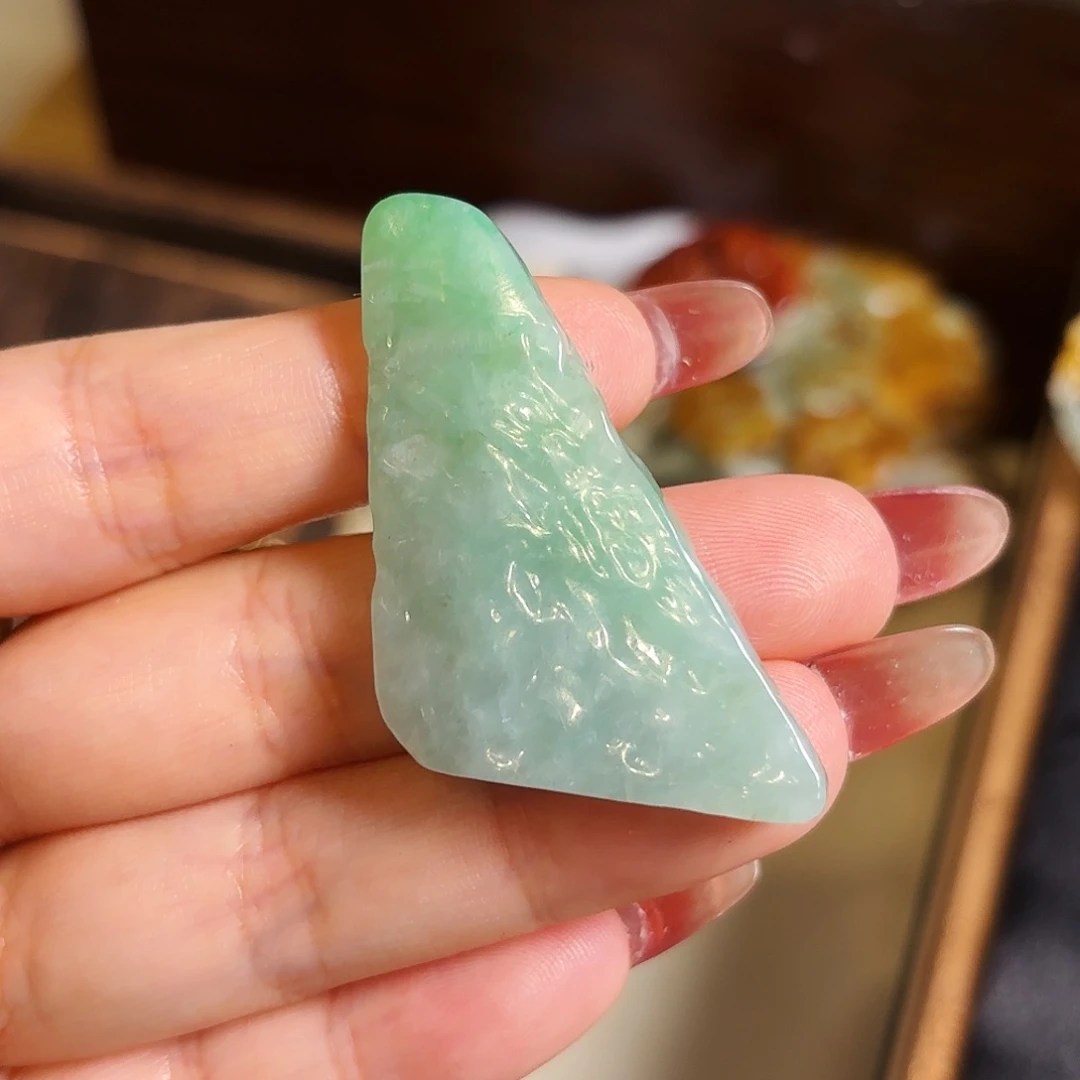 峤***佐翡翠未镶嵌颈饰专拍