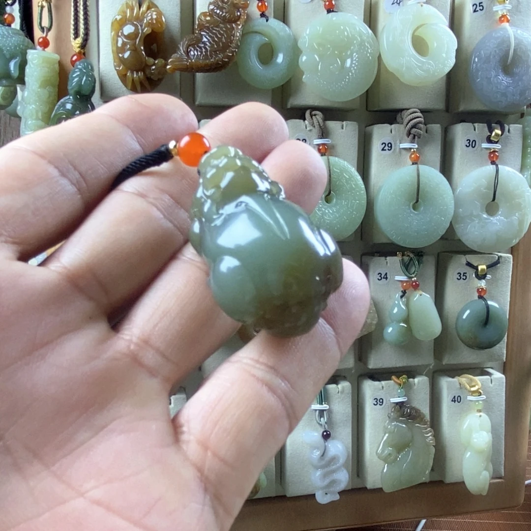 少***言颈饰未镶嵌和田玉