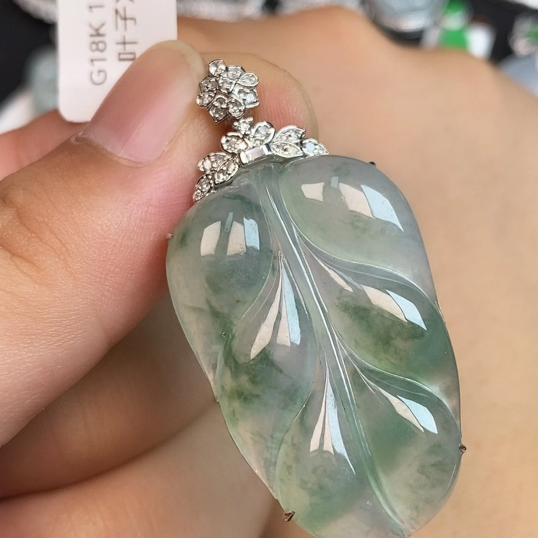翡翠18K金镶嵌颈饰叶子