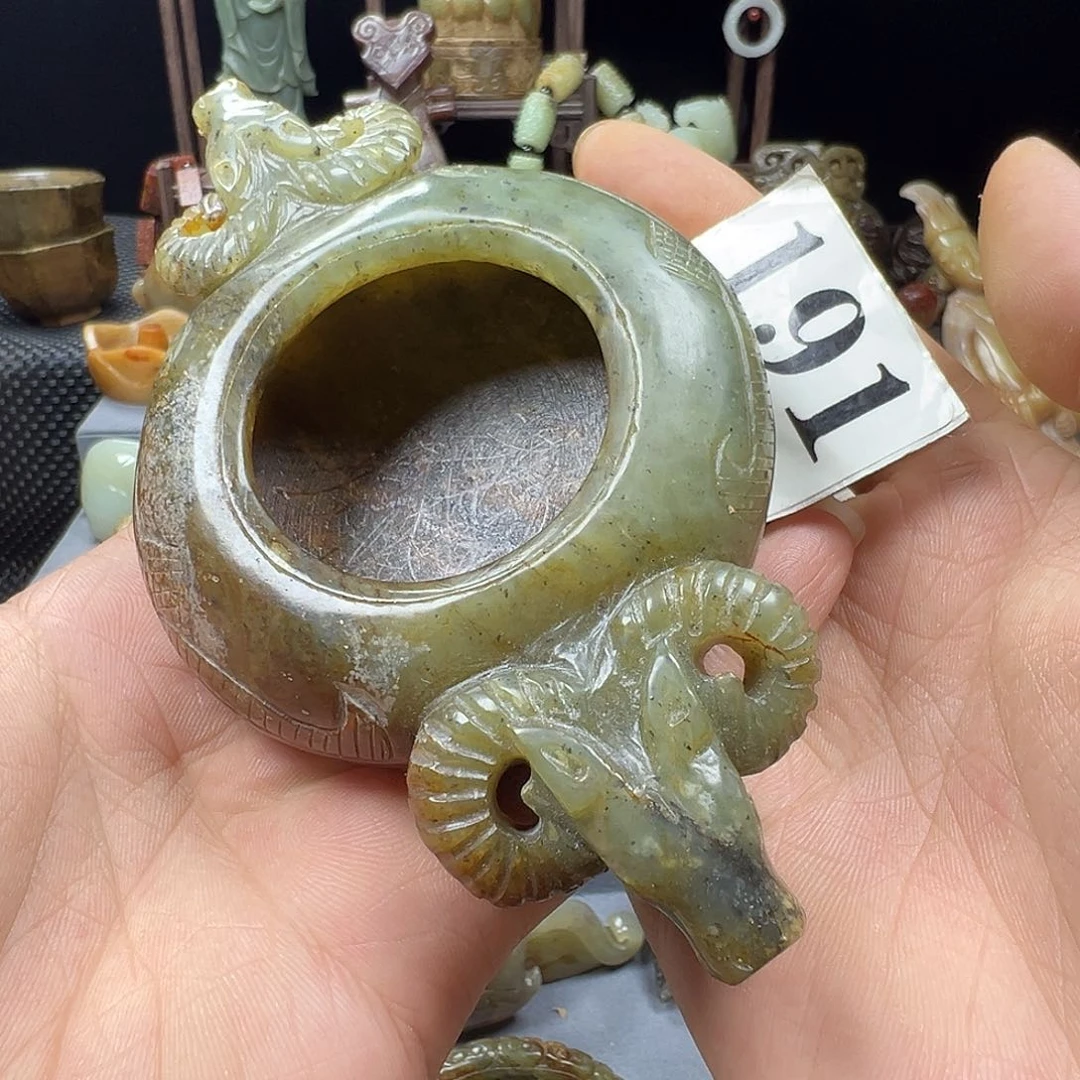 和田玉未镶嵌把件