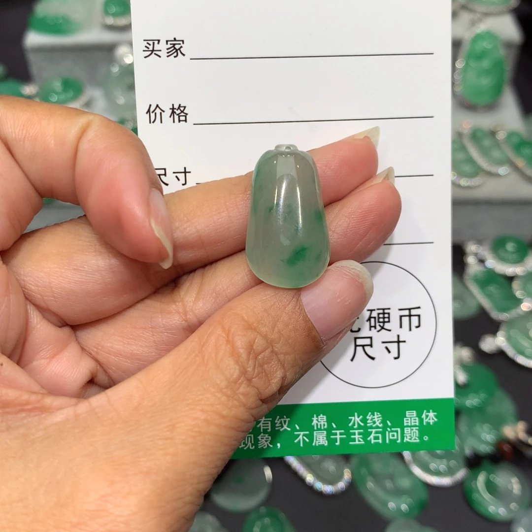 颈饰未镶嵌石英质玉（非洲翠）