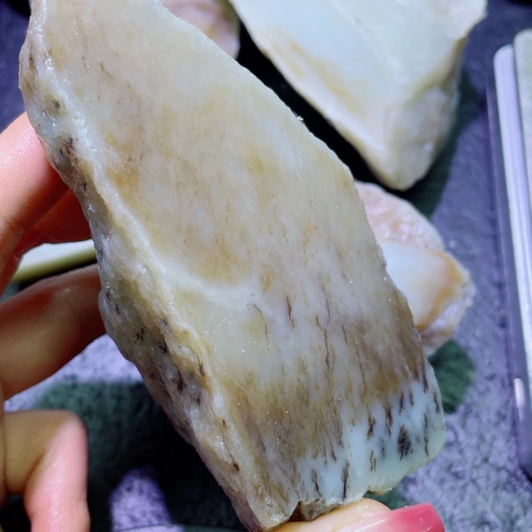 和田玉未镶嵌珠宝半成品