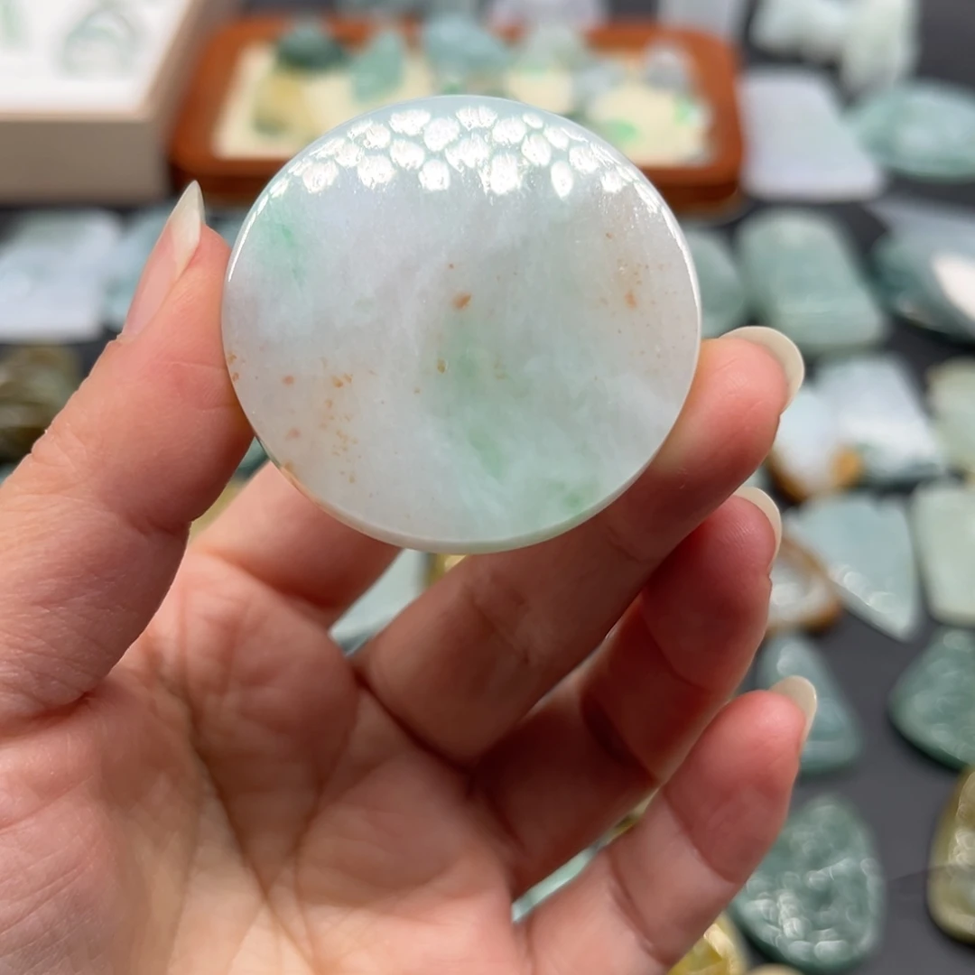 翡翠未镶嵌颈饰无事牌