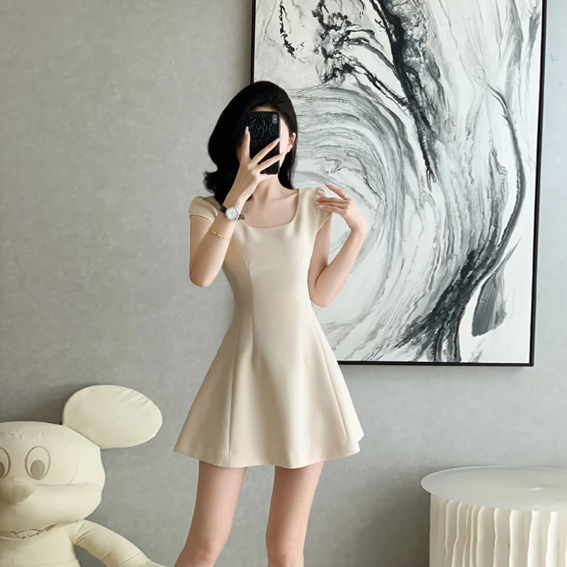 夏季法式方领泡泡袖连衣裙女2025新款小礼服修身显瘦收腰短款裙子