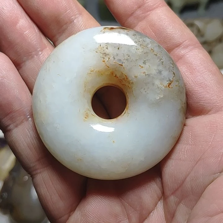 和田玉颈饰未镶嵌文****?