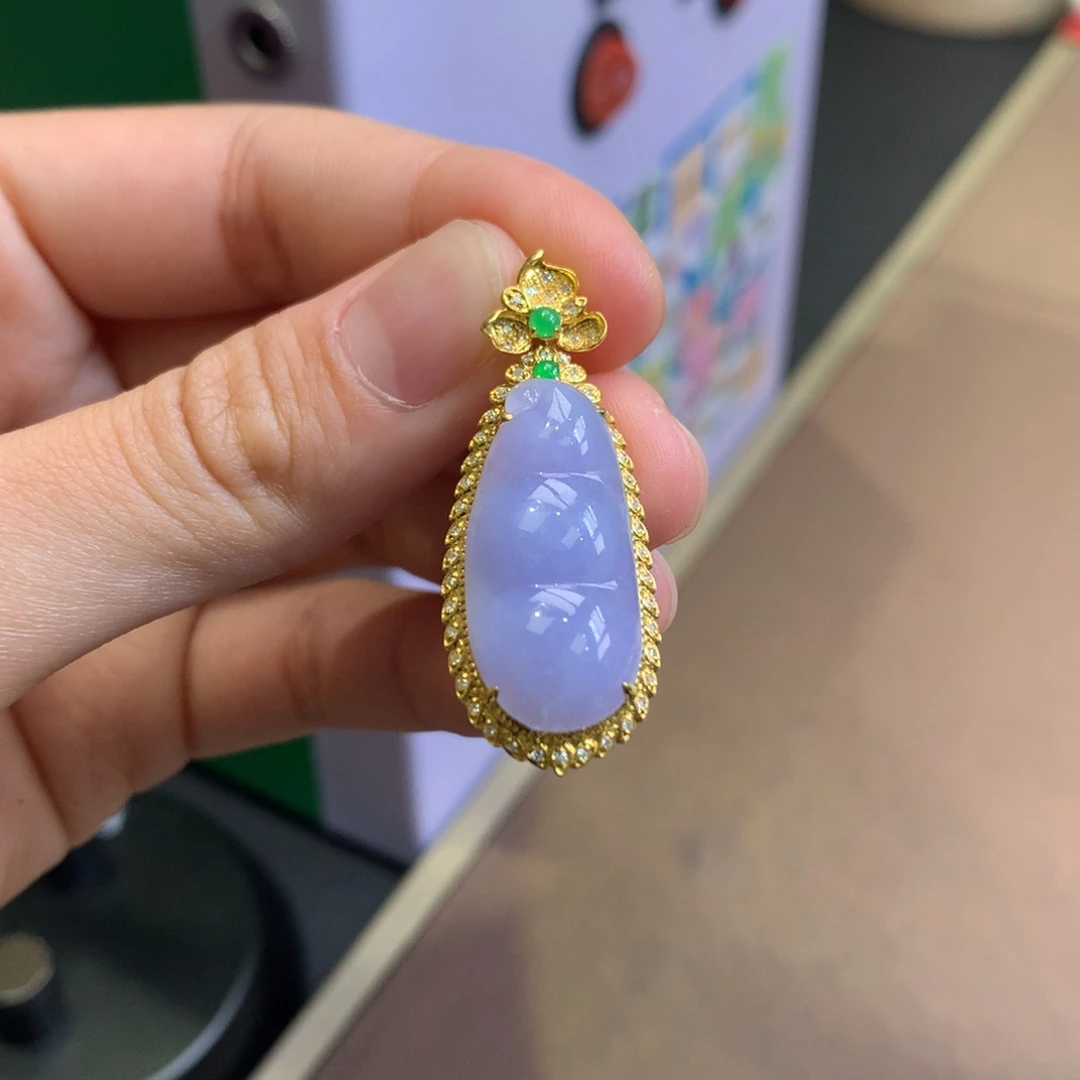 翡翠18K金镶嵌颈饰翡翠