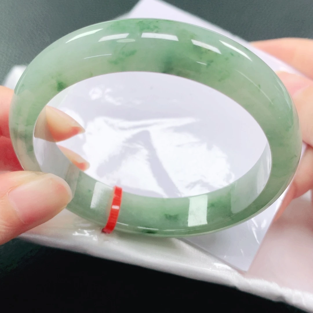 翡翠手镯未镶嵌57圈