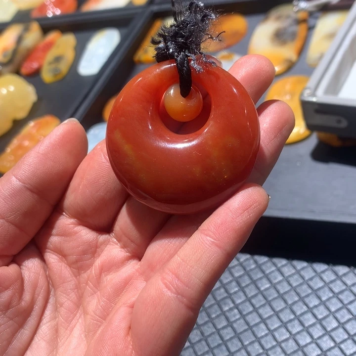 石英质玉（黄龙玉）未镶嵌颈饰