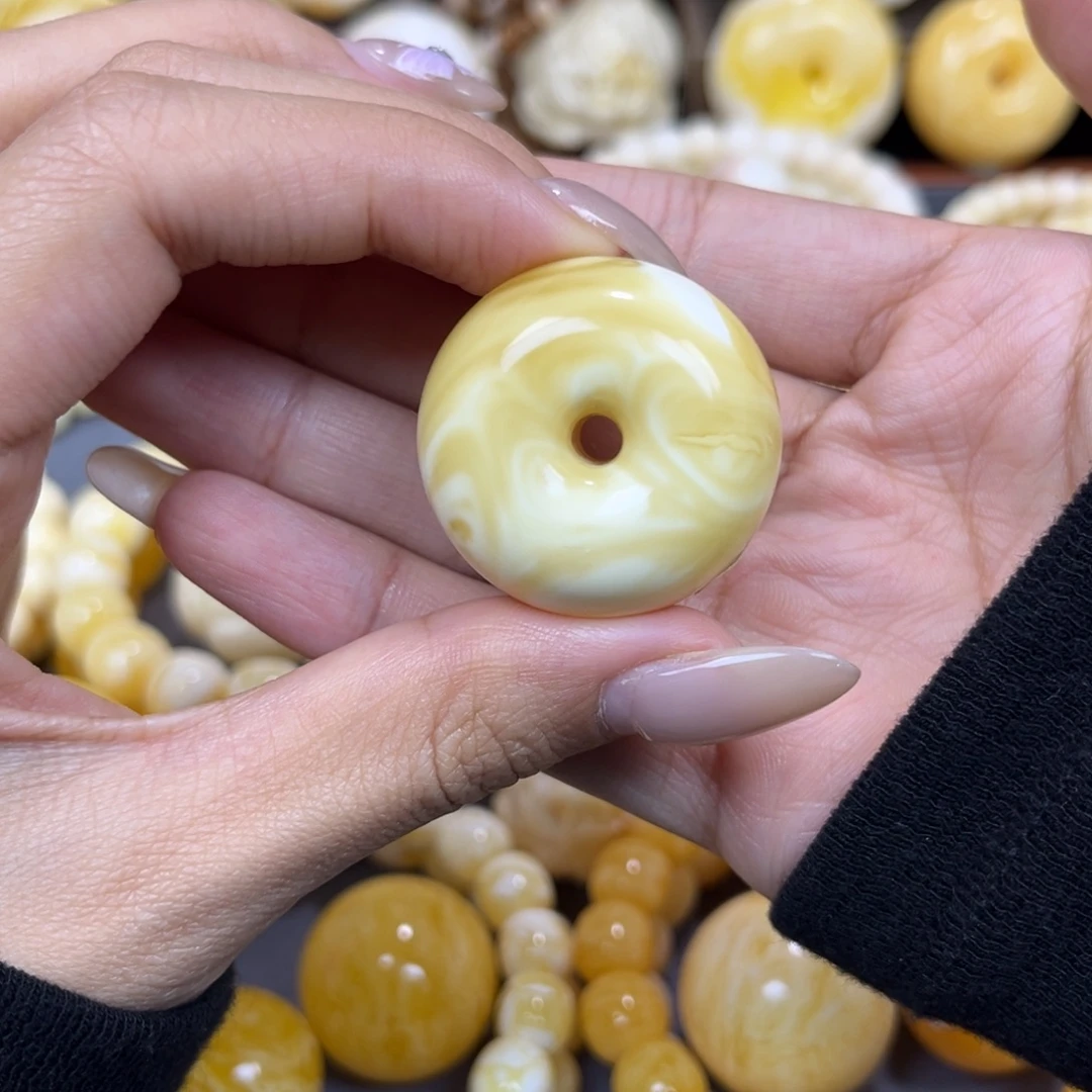 琥珀未镶嵌手串……