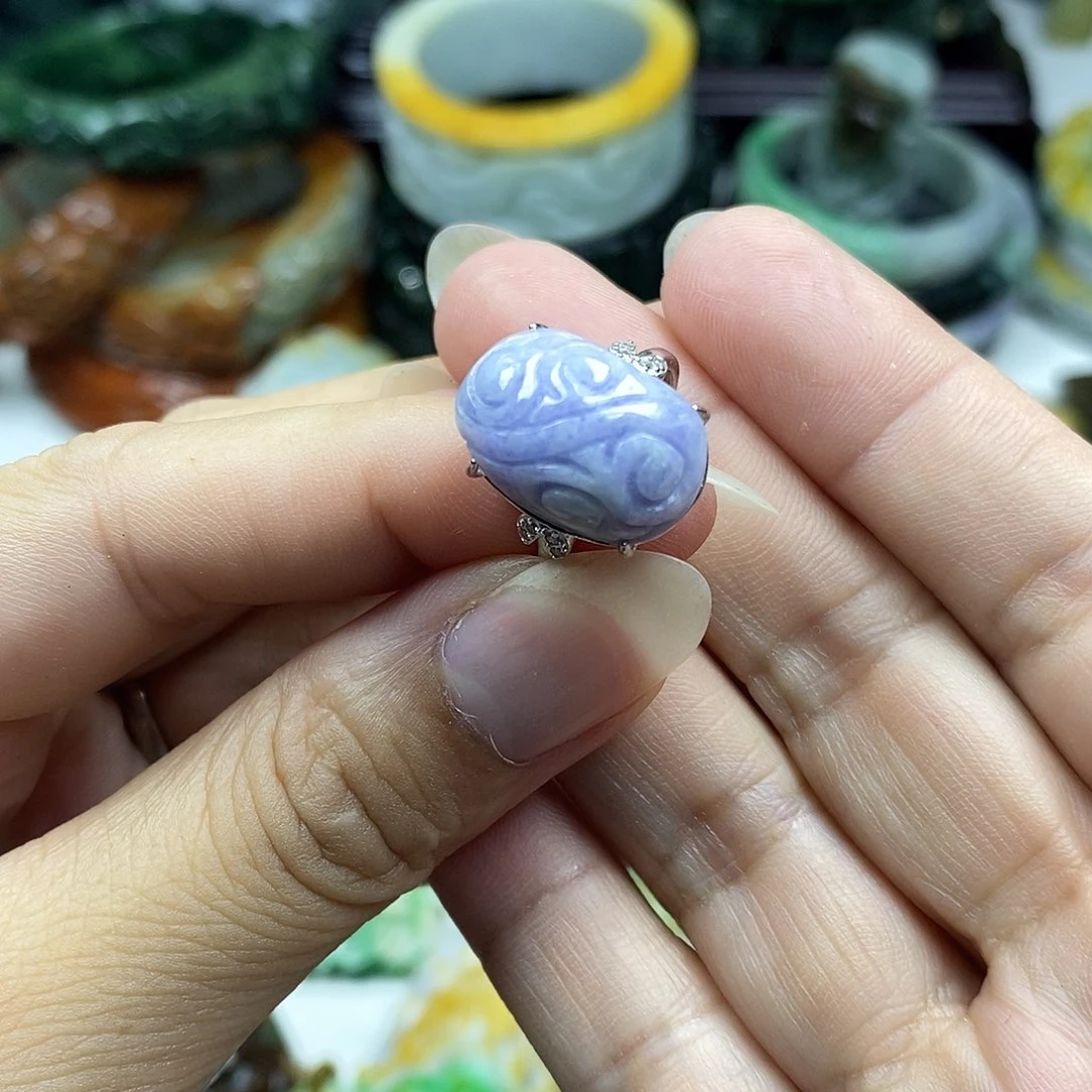 颈饰未镶嵌翡翠戒指