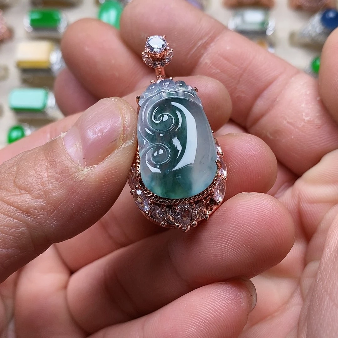 翡翠颈饰未镶嵌翡翠