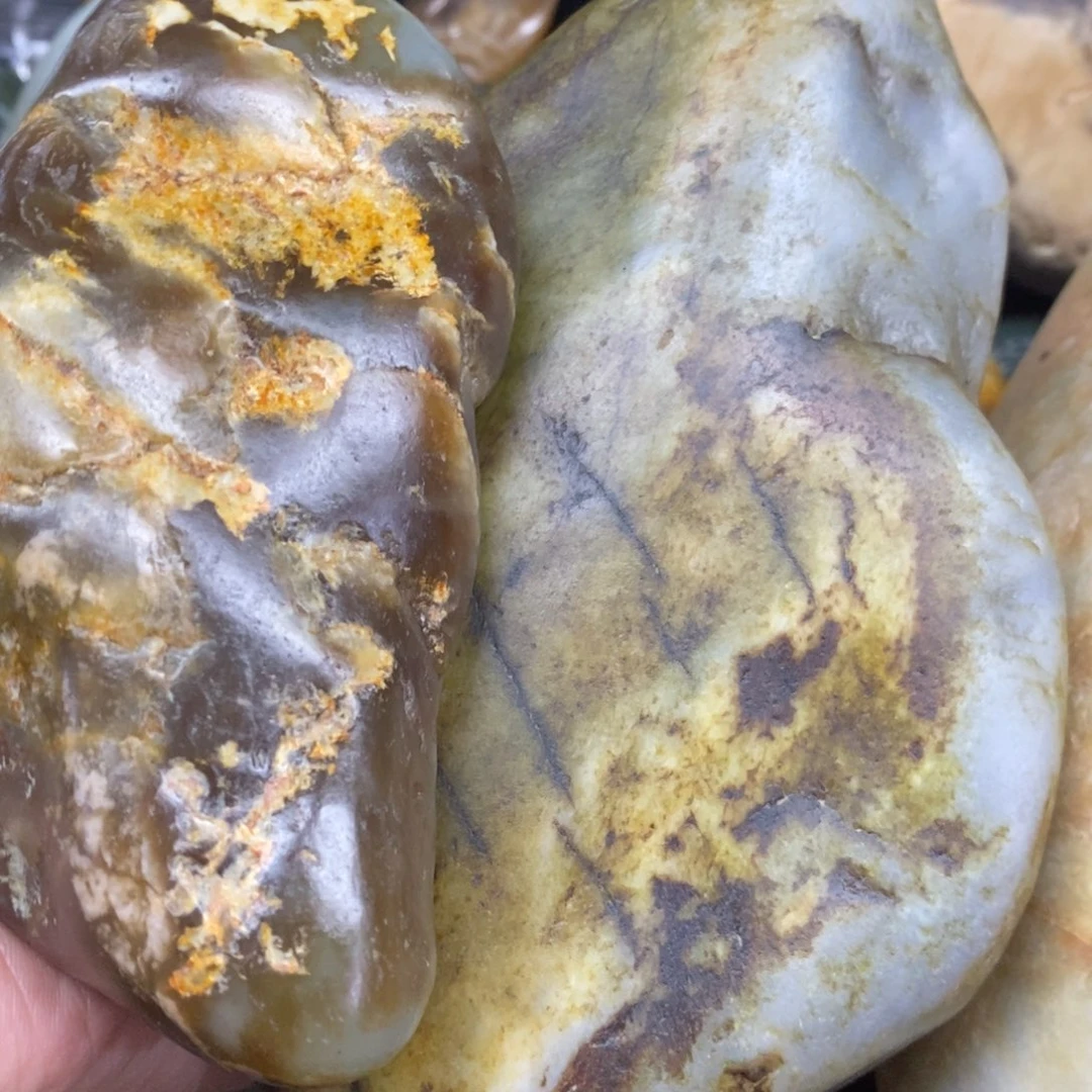 未镶嵌和田玉（糖玉）挂件崖*