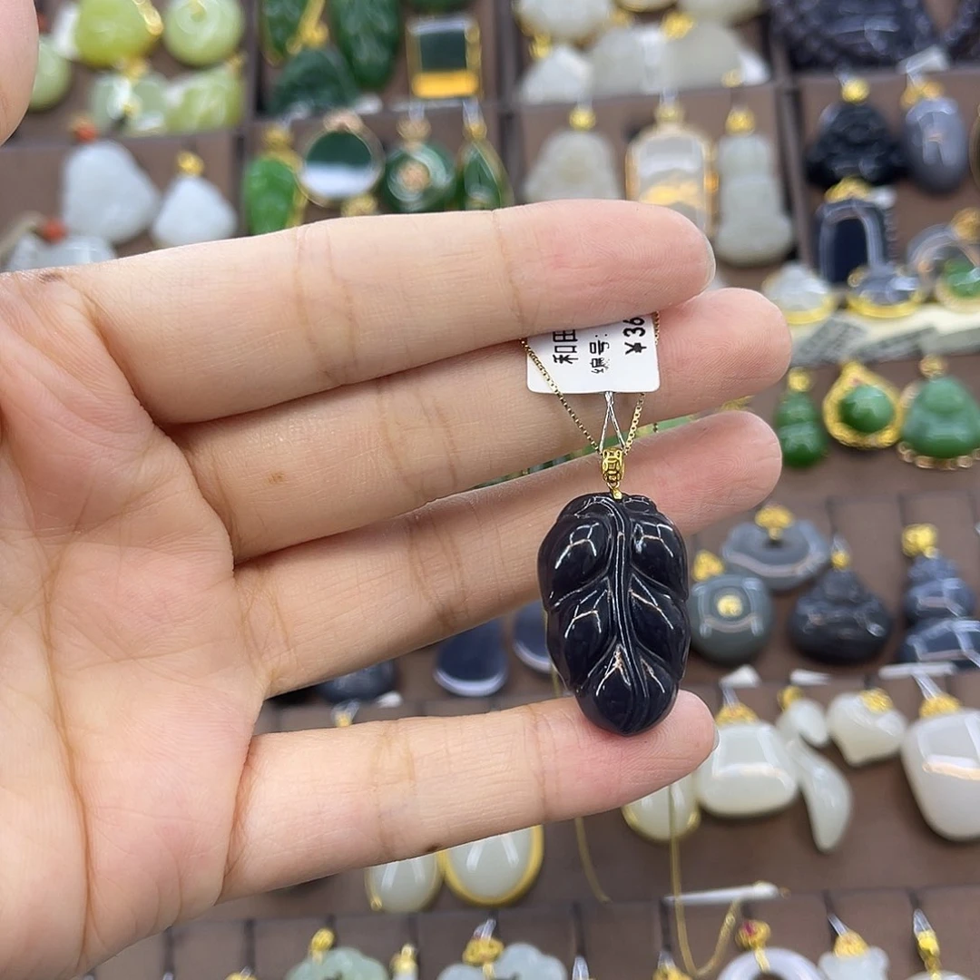 和田玉18K金镶嵌吊坠(赠链)