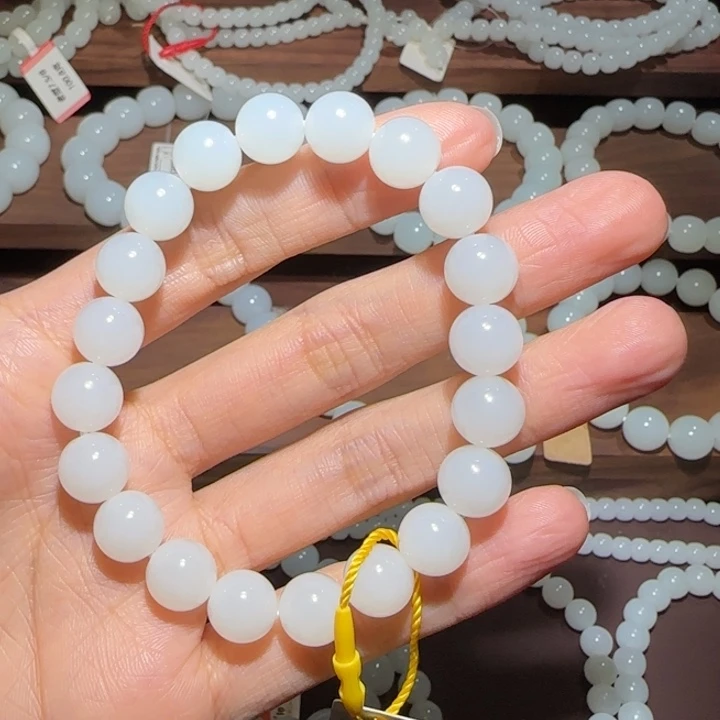 三***箔和田玉（糖玉）未镶嵌手链