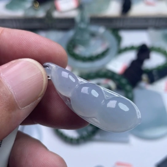 翡翠未镶嵌颈饰挂件