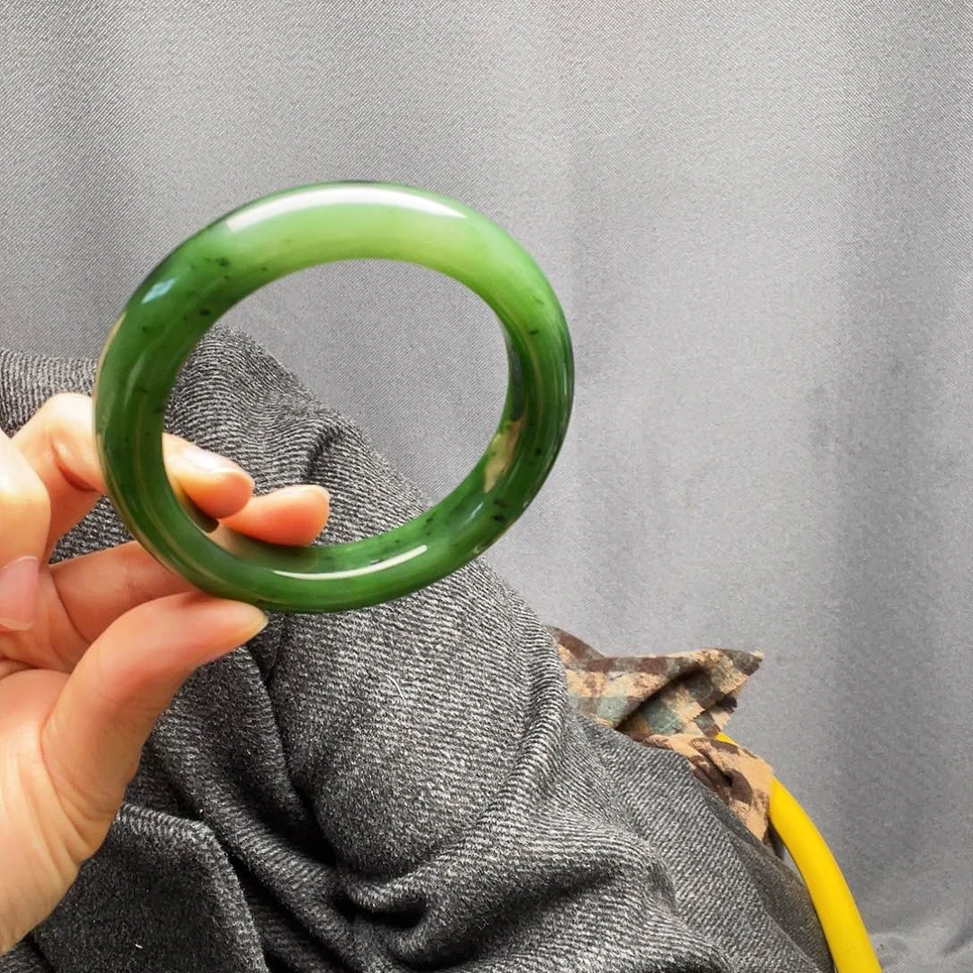 我***静和田玉未镶嵌手镯