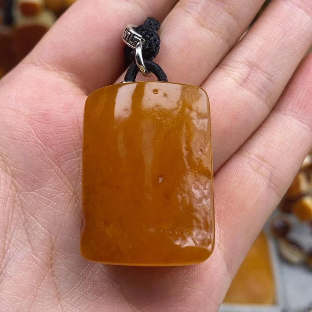 未镶嵌吊坠(赠链)琥珀