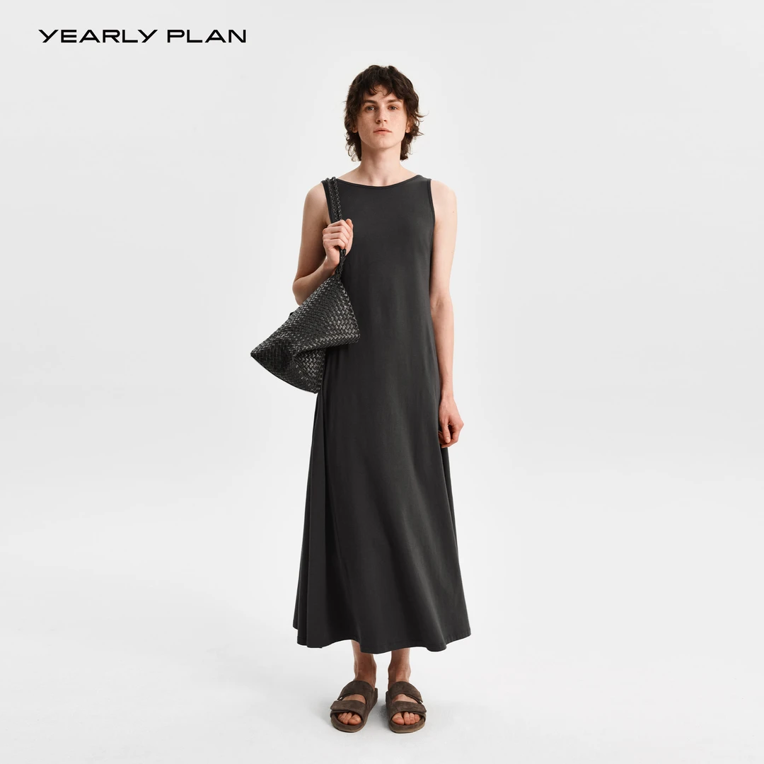 YEARLY PLAN 25Spring 时尚简约无袖圆领修身连衣裙 1892