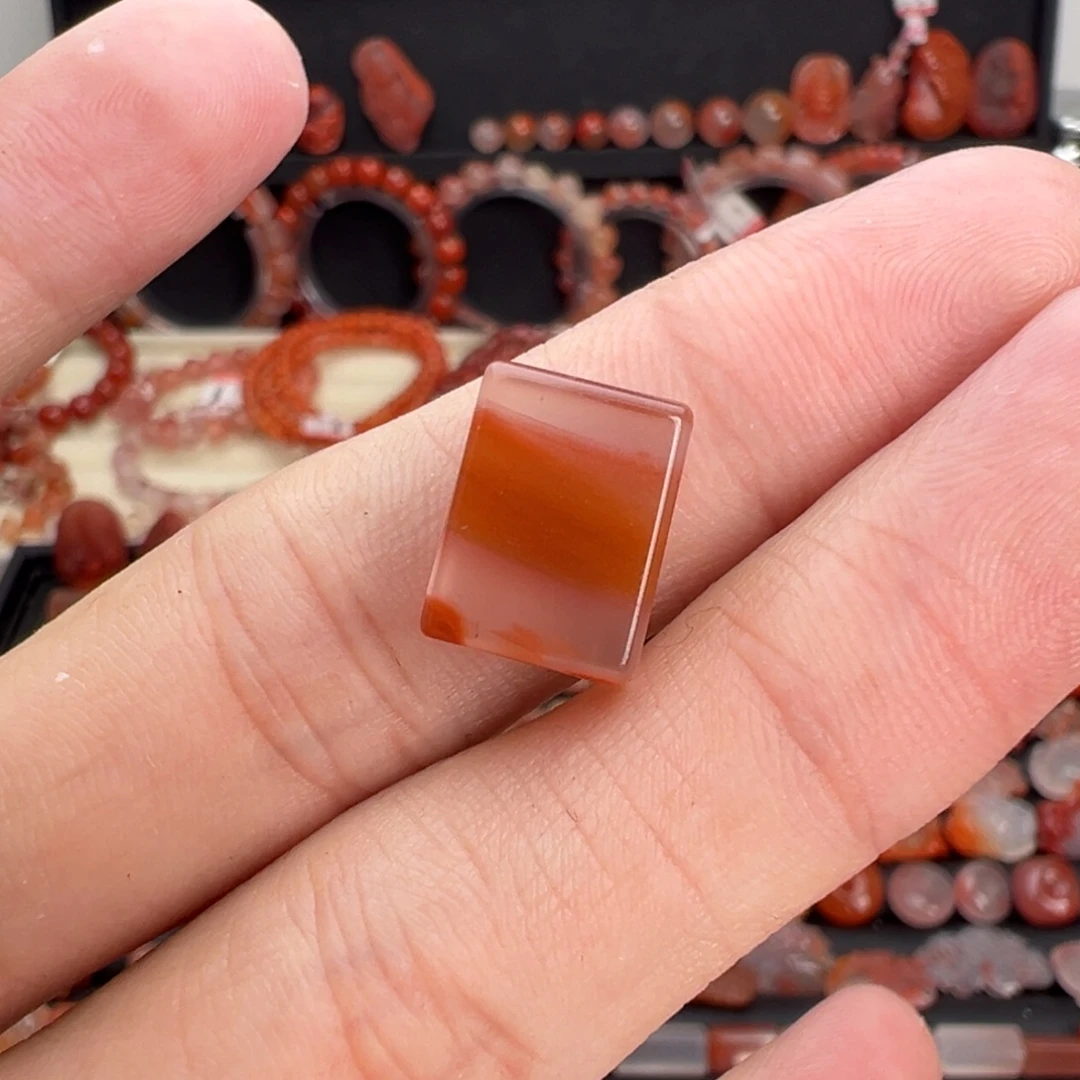 南红玛瑙钛钢颈饰小方牌