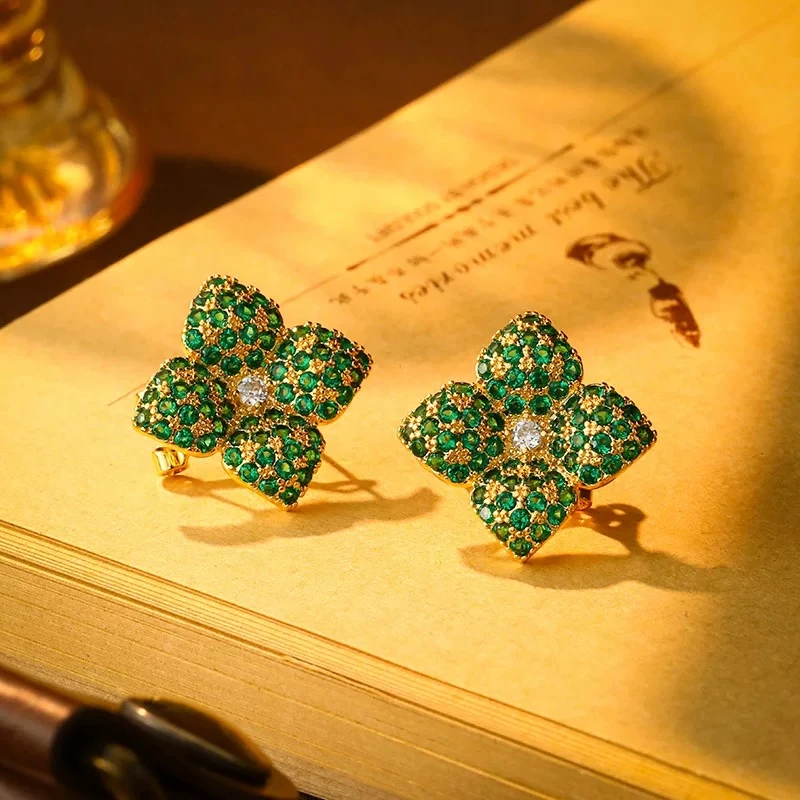 铜合金耳饰 【8863】新款微镶满锆花朵耳钉轻奢时尚耳饰女气质名媛