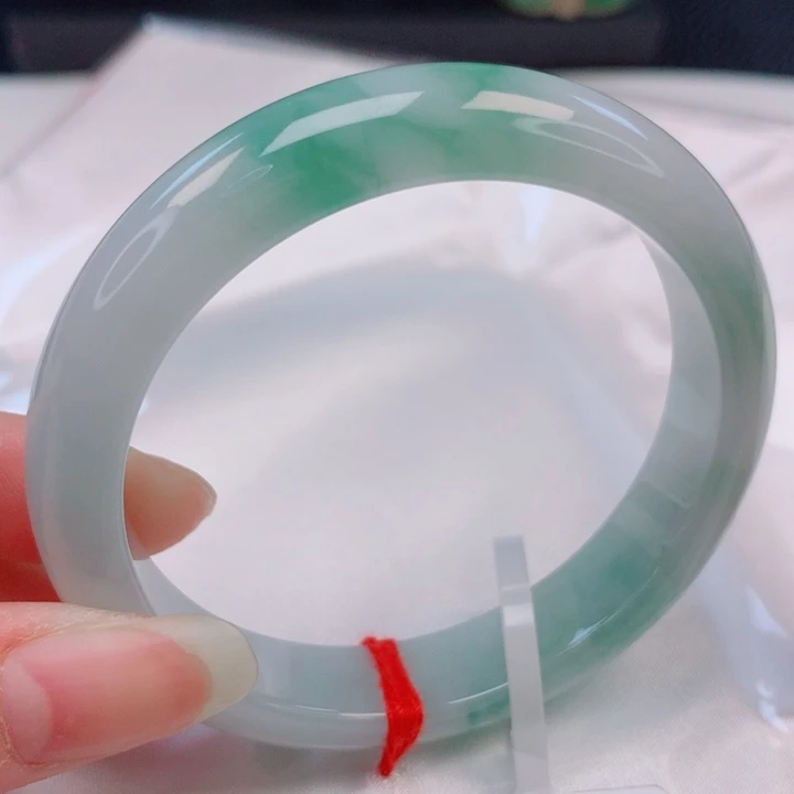 翡翠手镯未镶嵌53圈