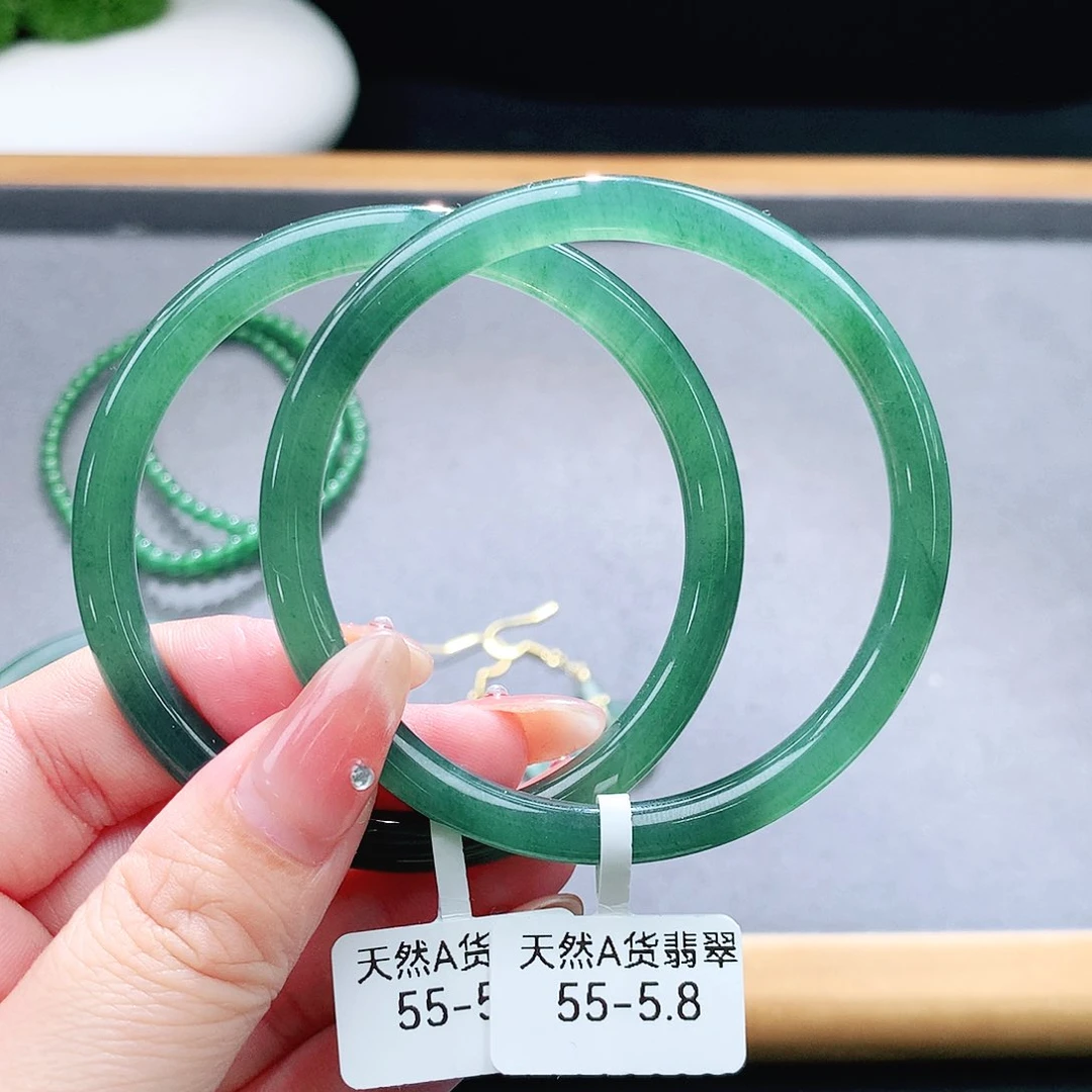 未镶嵌手镯（圆镯）翡翠
