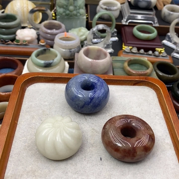 未镶嵌石英岩玉手饰