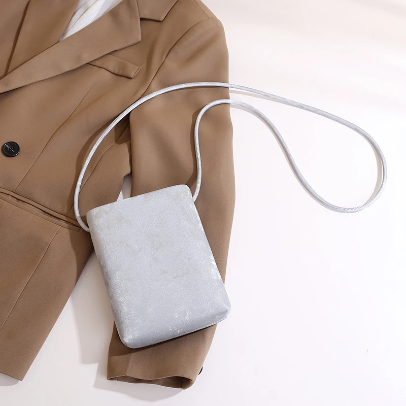 洋气小包包迷你银色包包女式单肩斜挎包网红精致手机包时尚百搭