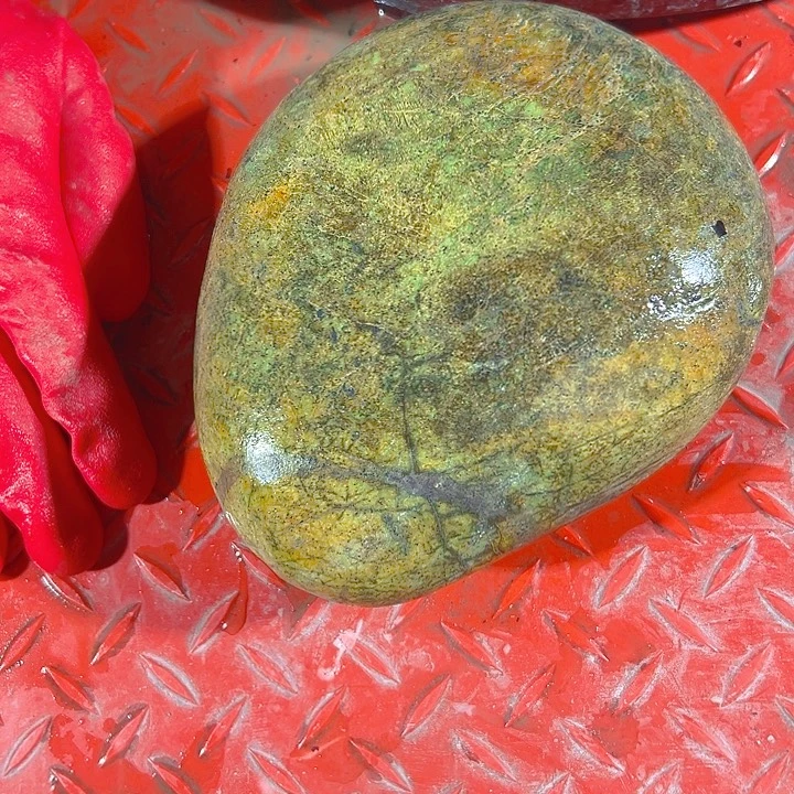 Z***D蛇纹石玉足银镶嵌藏玉药王石精美摆件