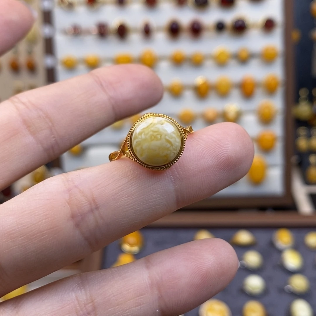 裸石琥珀未镶嵌成品