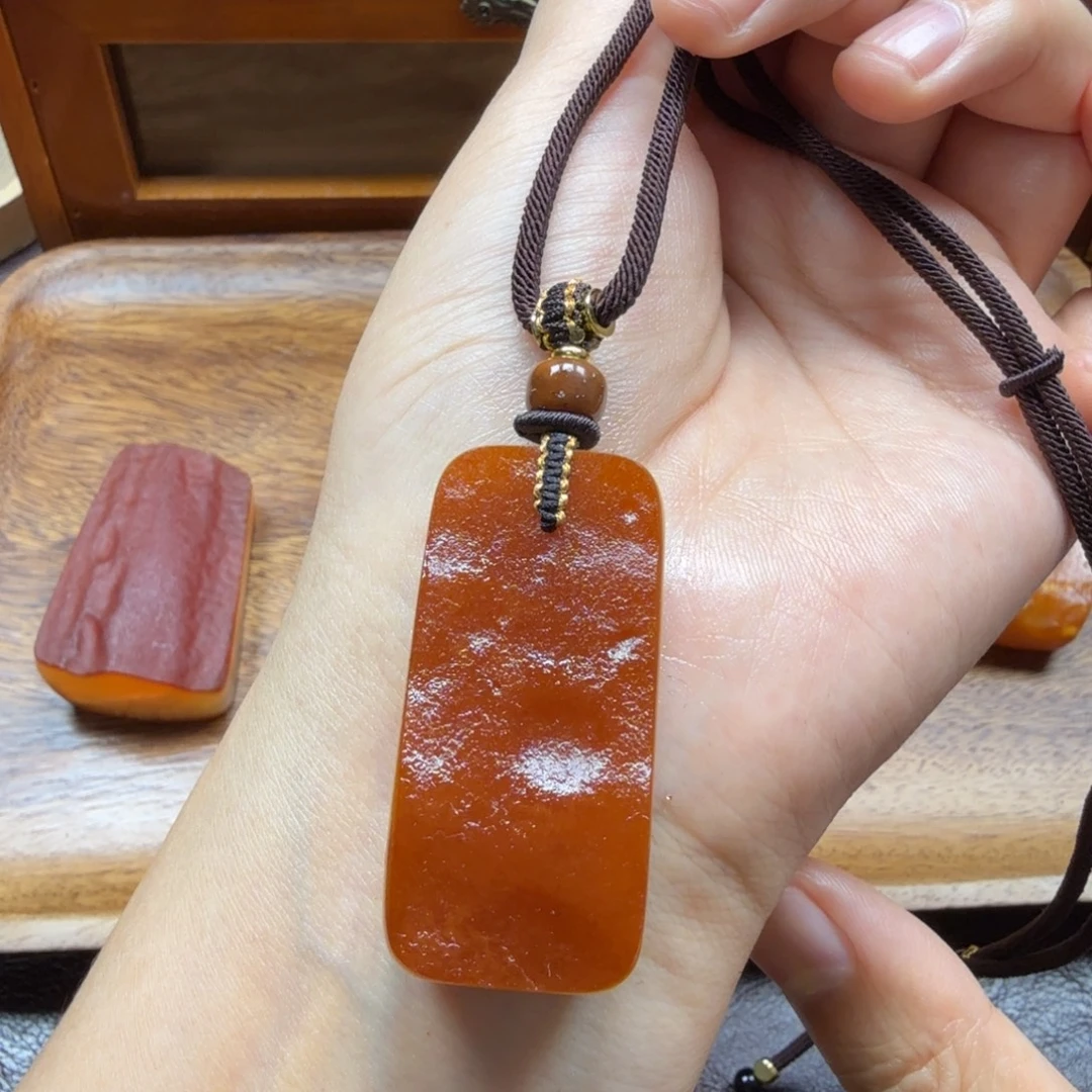 琥珀未镶嵌吊坠(赠链)