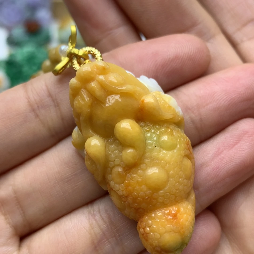 翡翠颈饰未镶嵌翡翠