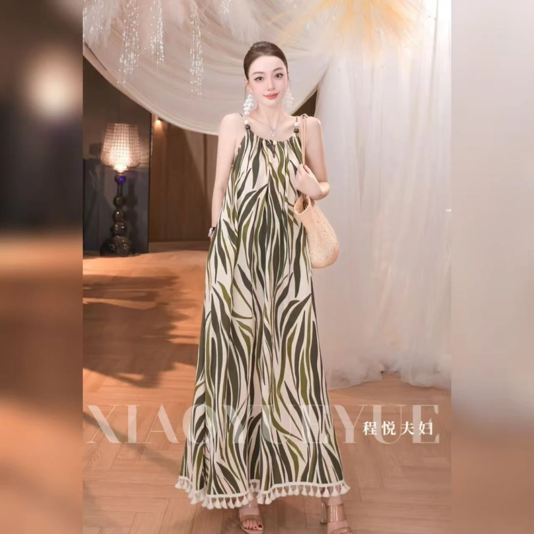 程悦夫妇【森野初舞】A-01844欧若风宽松度假风印花优雅吊带连衣裙