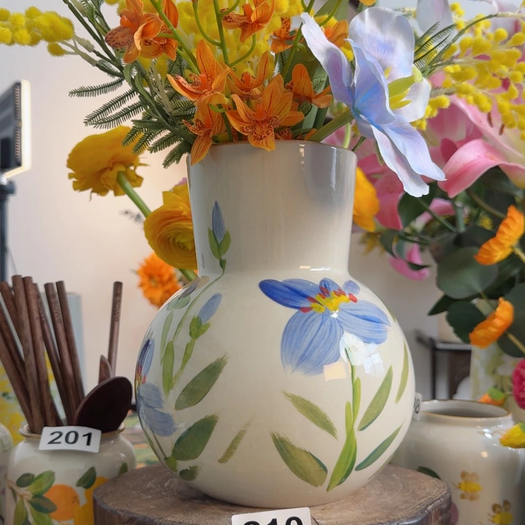 摆件景德镇陶瓷手绘原创小花瓶摆件无孔