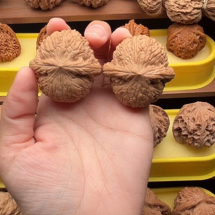 阿***V文玩核桃吊坠42尺寸绣球