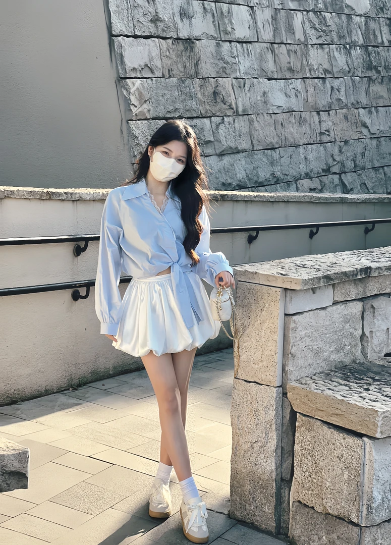 韩系小众设计感蕾丝拼接短款系带衬衫+减龄缎面花苞裙