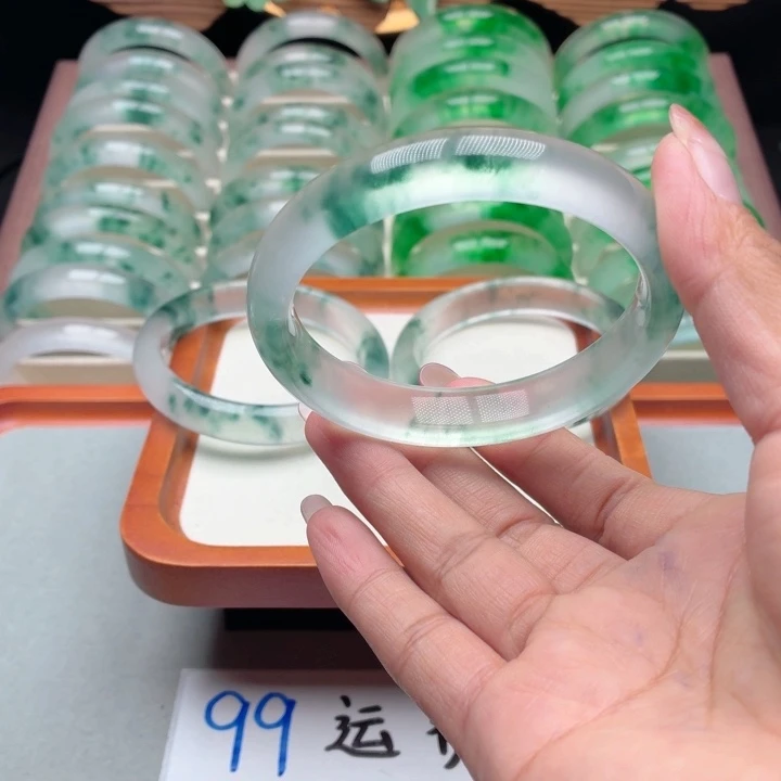 冬***草石英质玉未镶嵌手镯