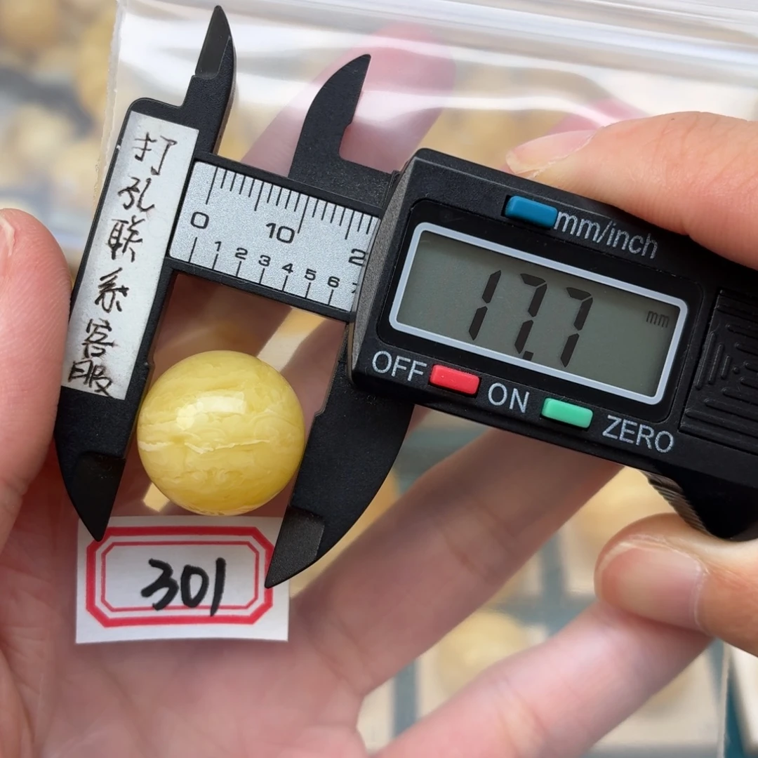 ****，未镶嵌蜜蜡裸石蜜蜡