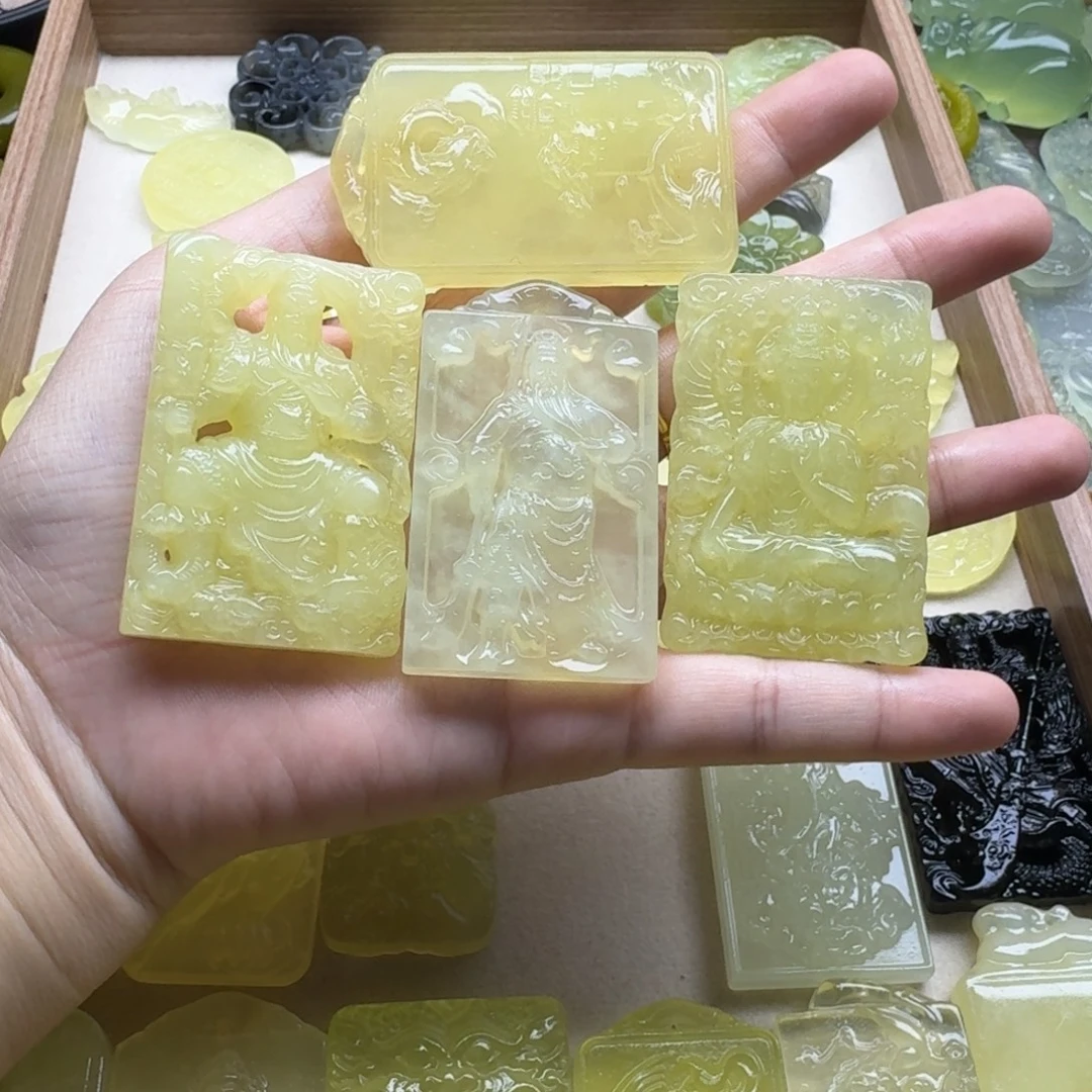 桃****蛇纹石玉合金颈饰