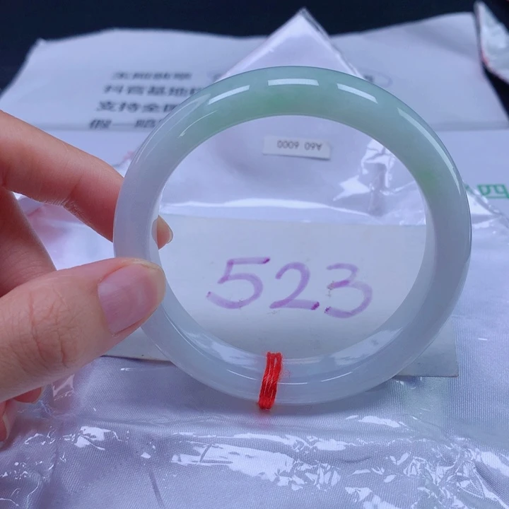 翡翠手镯未镶嵌60圈口