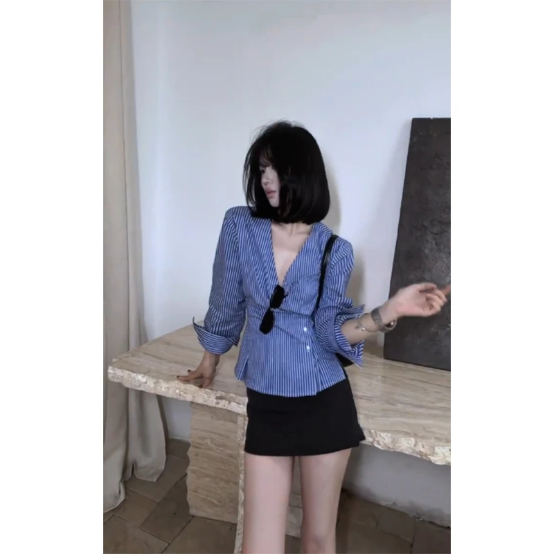 时尚简约通勤风V领衬衫上衣女2025秋季新款显瘦包臀短裙两件套装