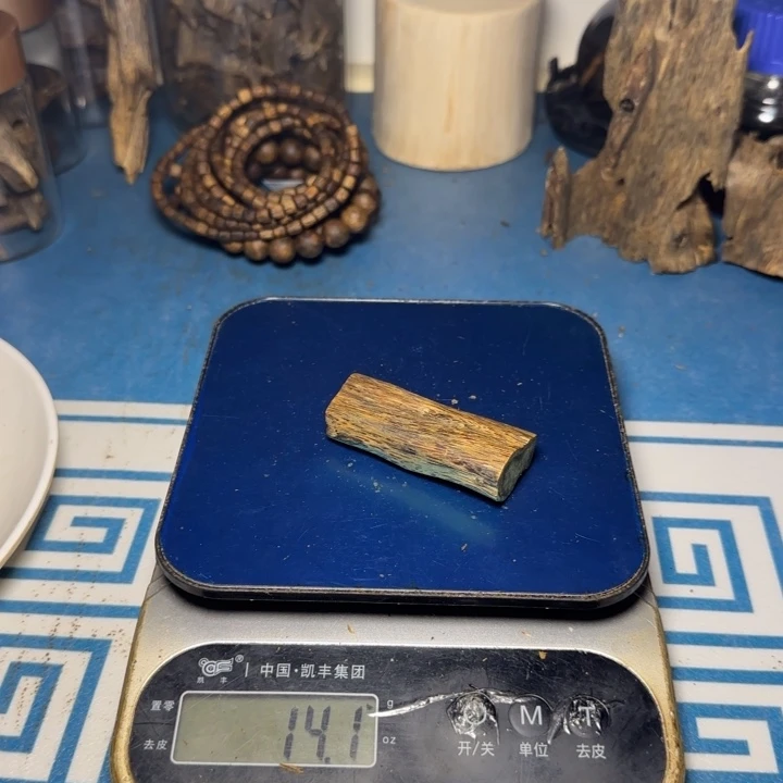 用***1香榧木海南千里香方牌14.克