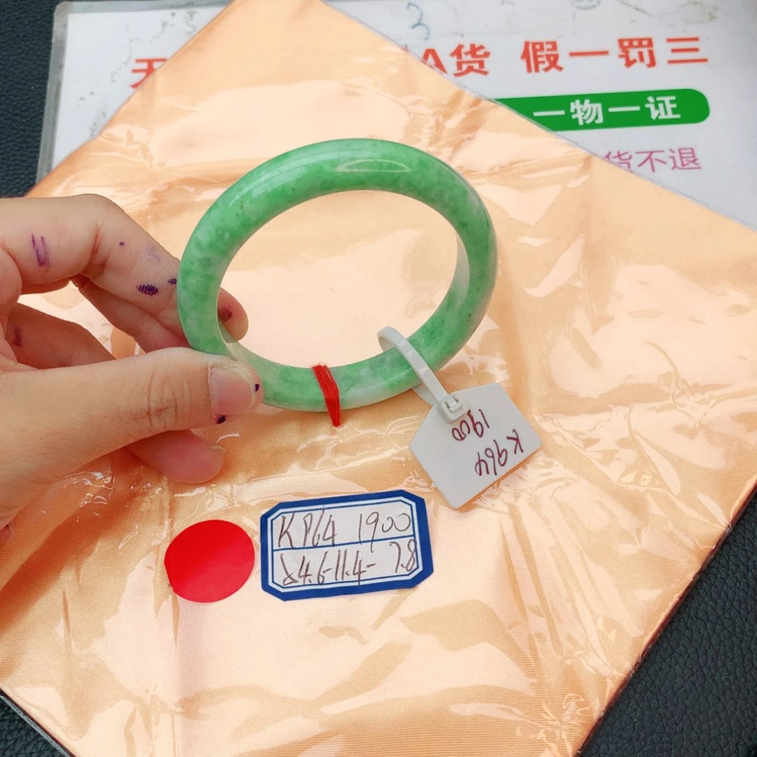 翡翠手镯未镶嵌翡翠