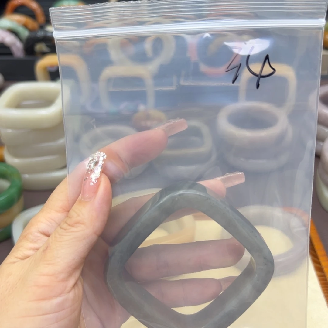 石英质玉手镯未镶嵌@****?