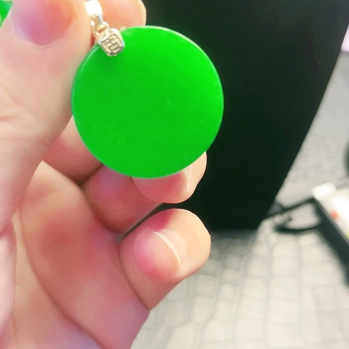 颈饰18K金镶嵌翡翠