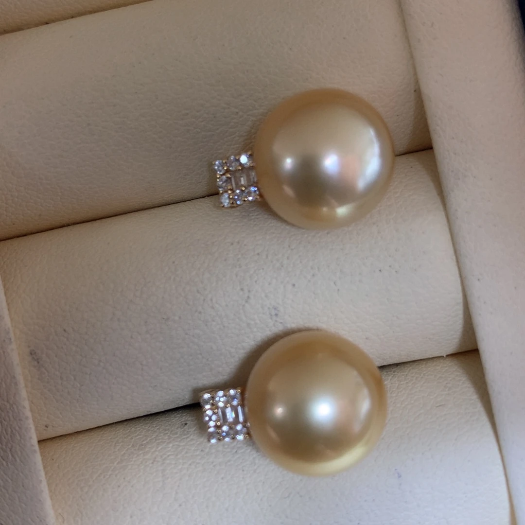 18K金镶嵌海水珍珠耳饰