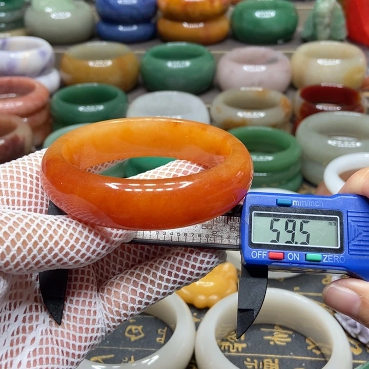 石英质玉手镯未镶嵌