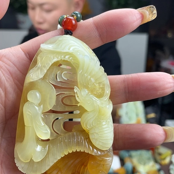 蛇纹石玉未镶嵌颈饰